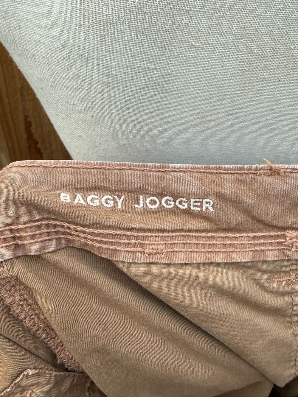 American Eagle Outfitters Brown Tan Cargo Pants with Elastic Hem - Picture 5 of 7